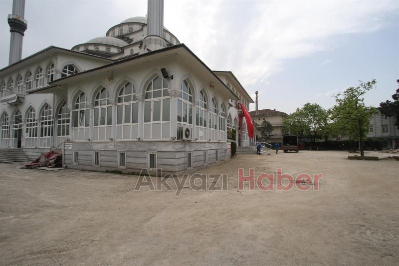 AKYAZI’DA KAVŞAKLAR YENİLENİYOR