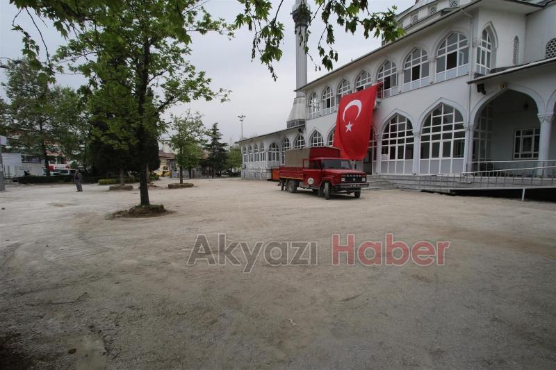 AKYAZI’DA KAVŞAKLAR YENİLENİYOR