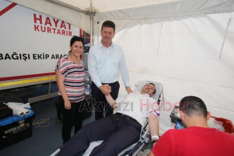 Akyazıda Kızılay 57 Kişiye madalya verdi