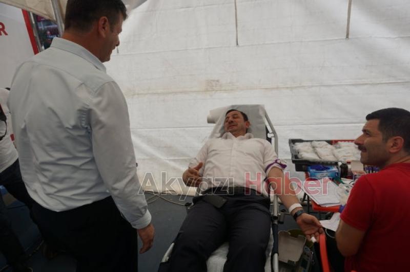 Akyazıda Kızılay 57 Kişiye madalya verdi