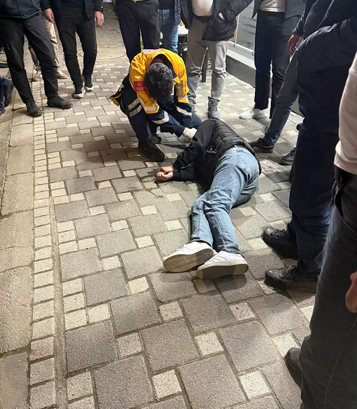 Akyazı’da korkutan olay: Genç gir anda yere yığıldı