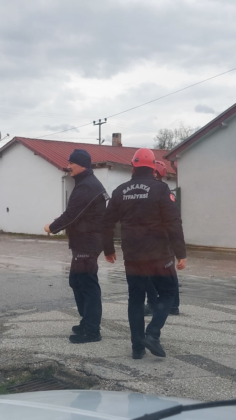 Akyazı’da Kuvvetli Rüzgar Hayatı Olumsuz Etkiledi