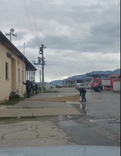 Akyazı’da Kuvvetli Rüzgar Hayatı Olumsuz Etkiledi