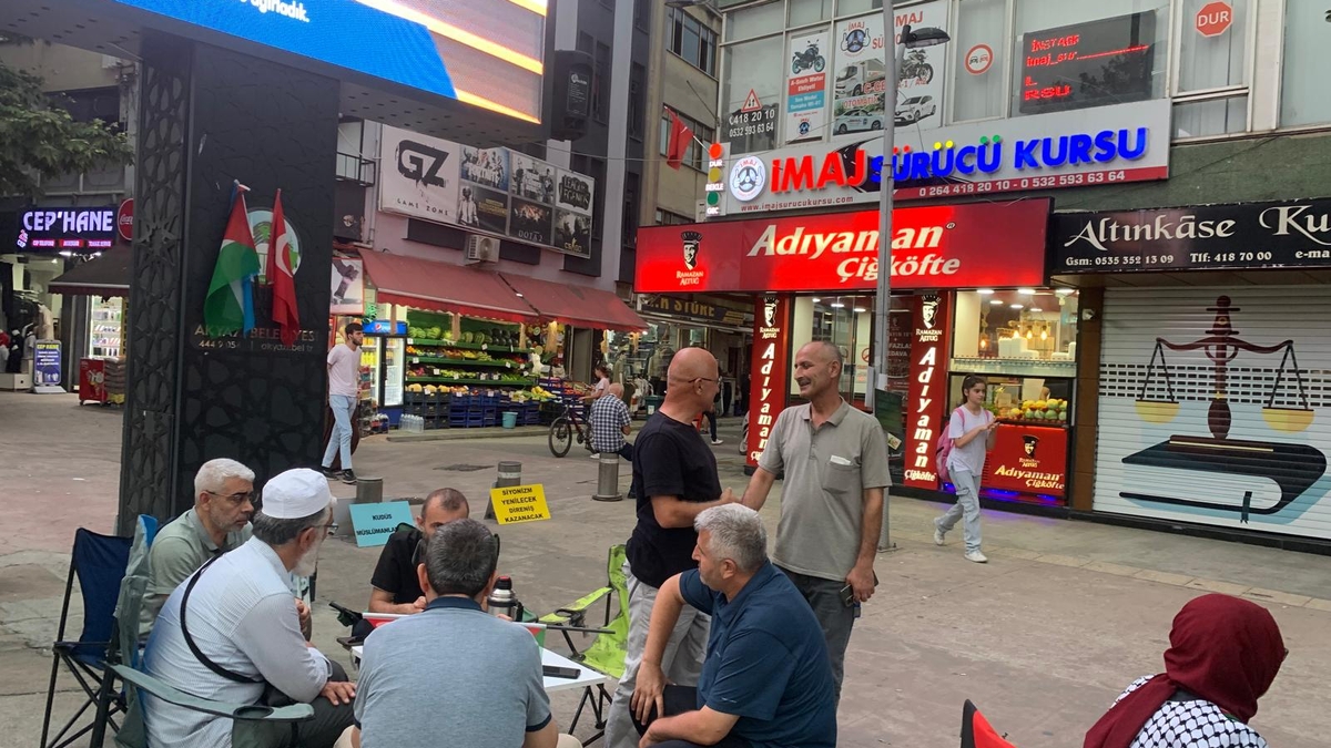 Akyazı’da Mazlumlar İçin Vicdan Nöbeti Başladı