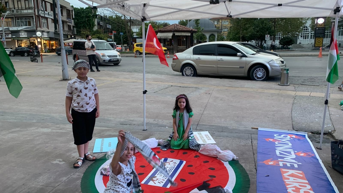 Akyazı’da Mazlumlar İçin Vicdan Nöbeti Başladı