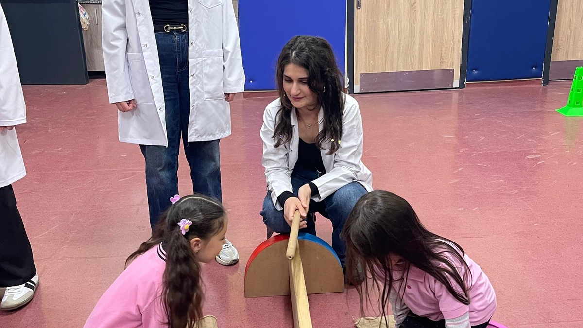 Akyazı’da minikler için renkli 23 Nisan şenliği