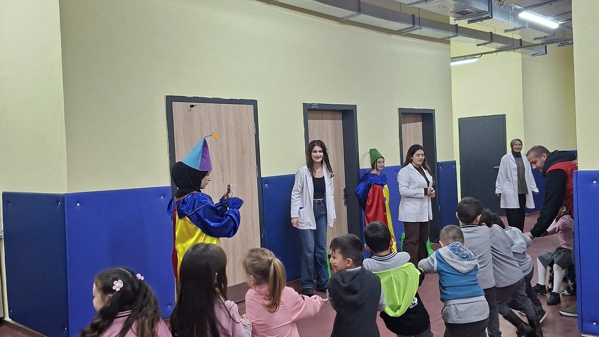 Akyazı’da minikler için renkli 23 Nisan şenliği