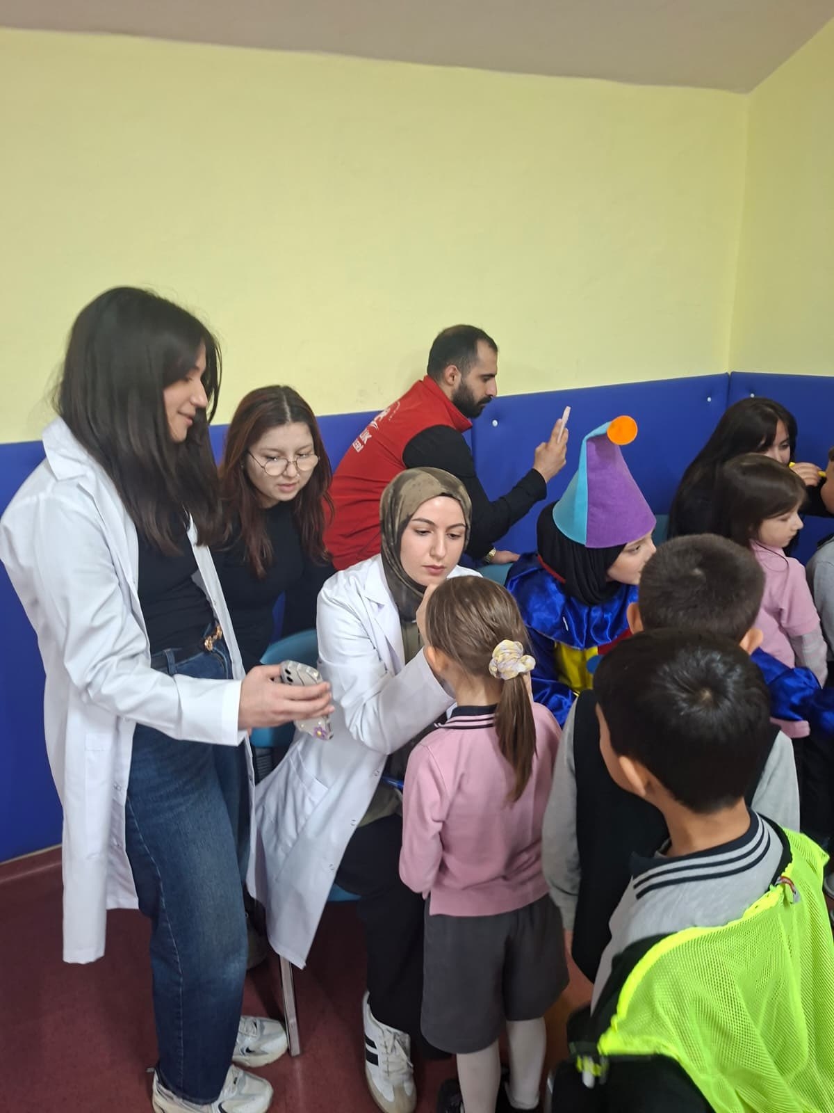 Akyazı’da minikler için renkli 23 Nisan şenliği