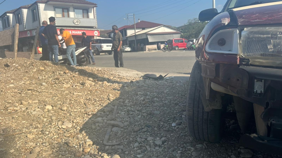 Akyazı’da motosiklet ile otomobil çarpıştı: 1 yaralı