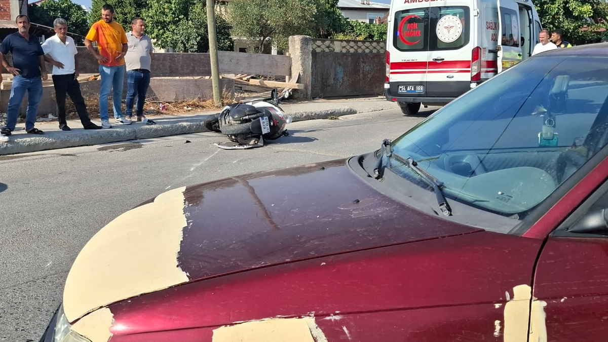Akyazı’da motosiklet ile otomobil çarpıştı: 1 yaralı