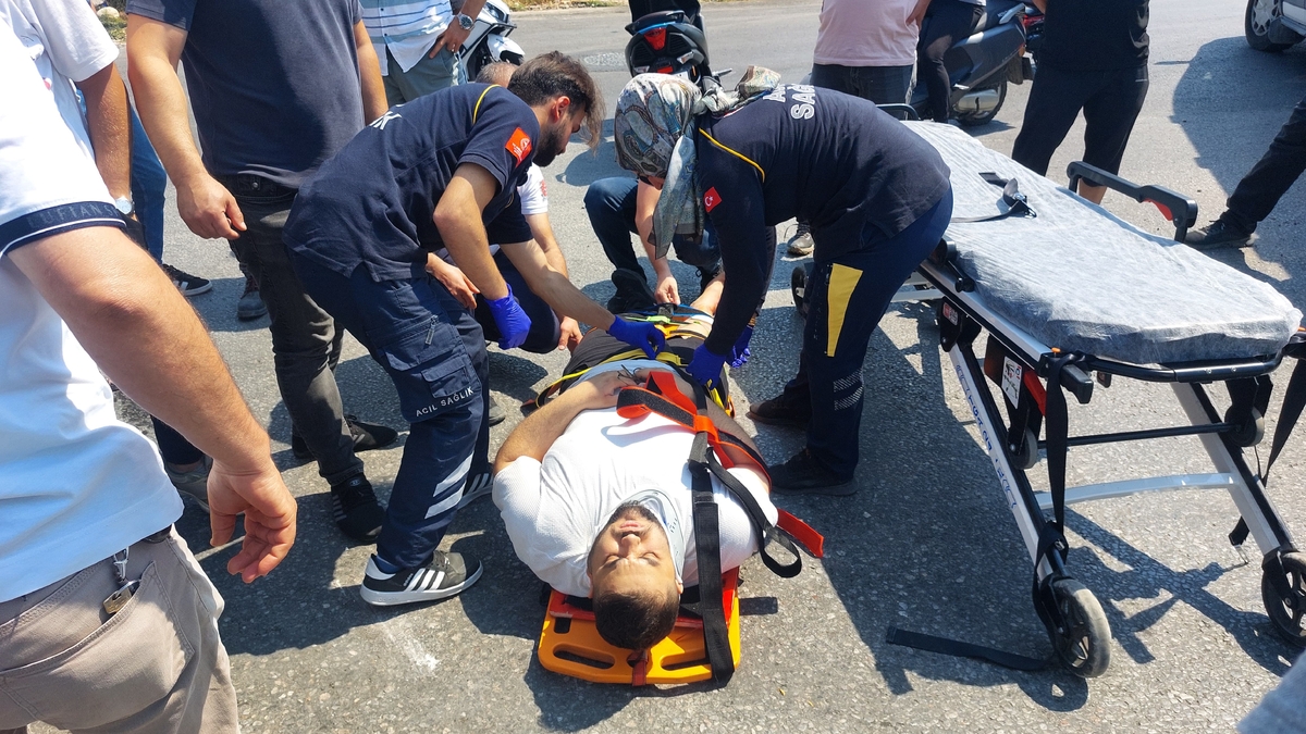 Akyazı’da motosiklet sulama tankeri ile çarpıştı