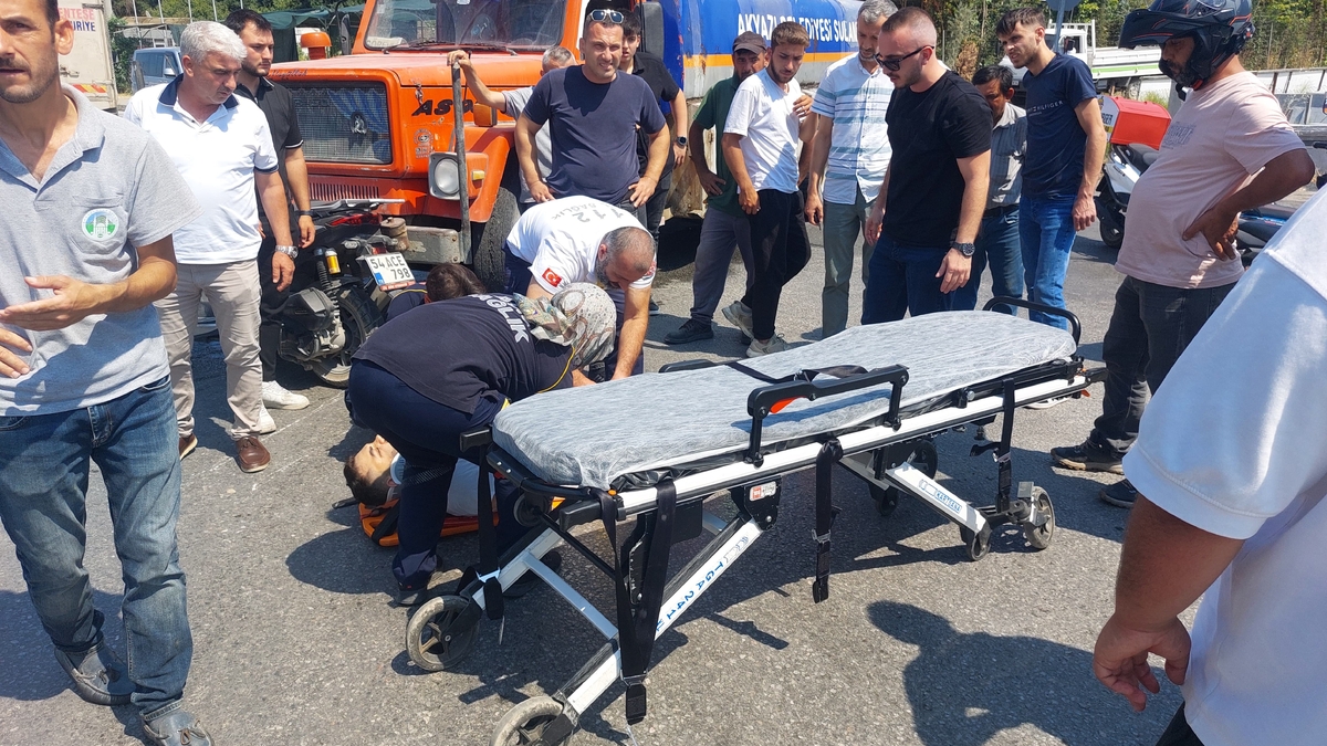Akyazı’da motosiklet sulama tankeri ile çarpıştı