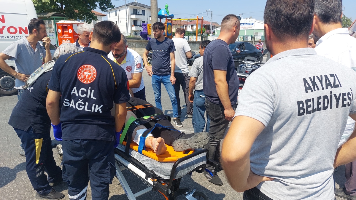 Akyazı’da motosiklet sulama tankeri ile çarpıştı