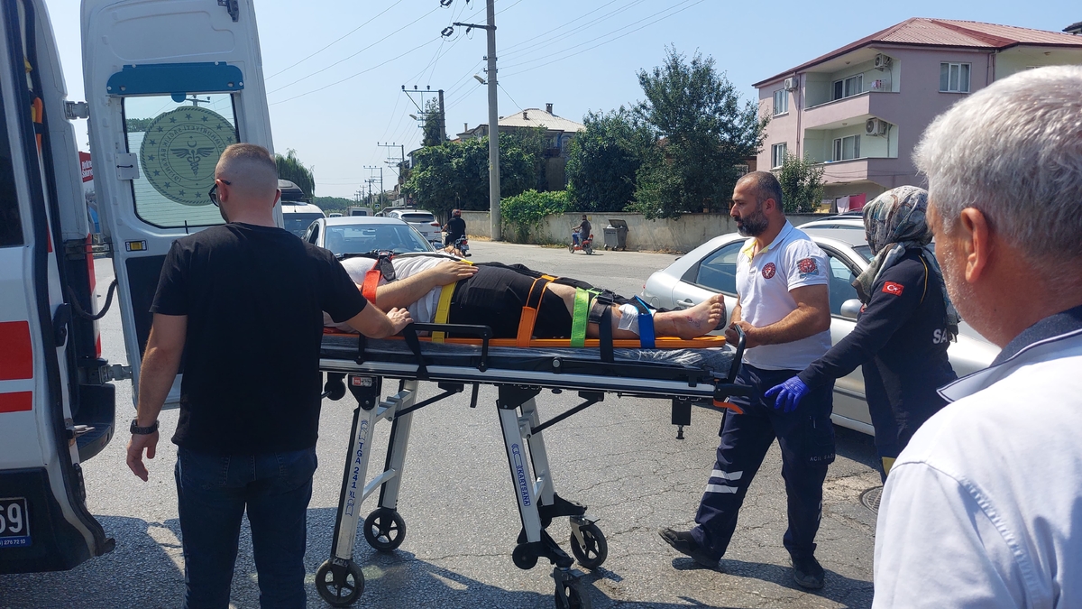 Akyazı’da motosiklet sulama tankeri ile çarpıştı