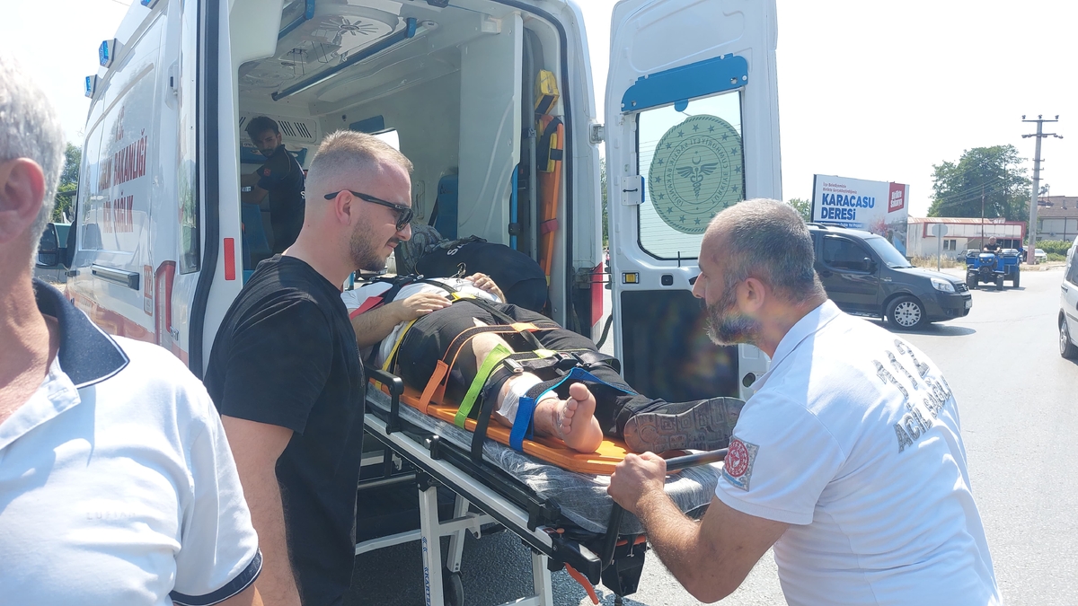 Akyazı’da motosiklet sulama tankeri ile çarpıştı