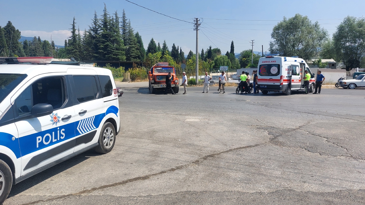 Akyazı’da motosiklet sulama tankeri ile çarpıştı