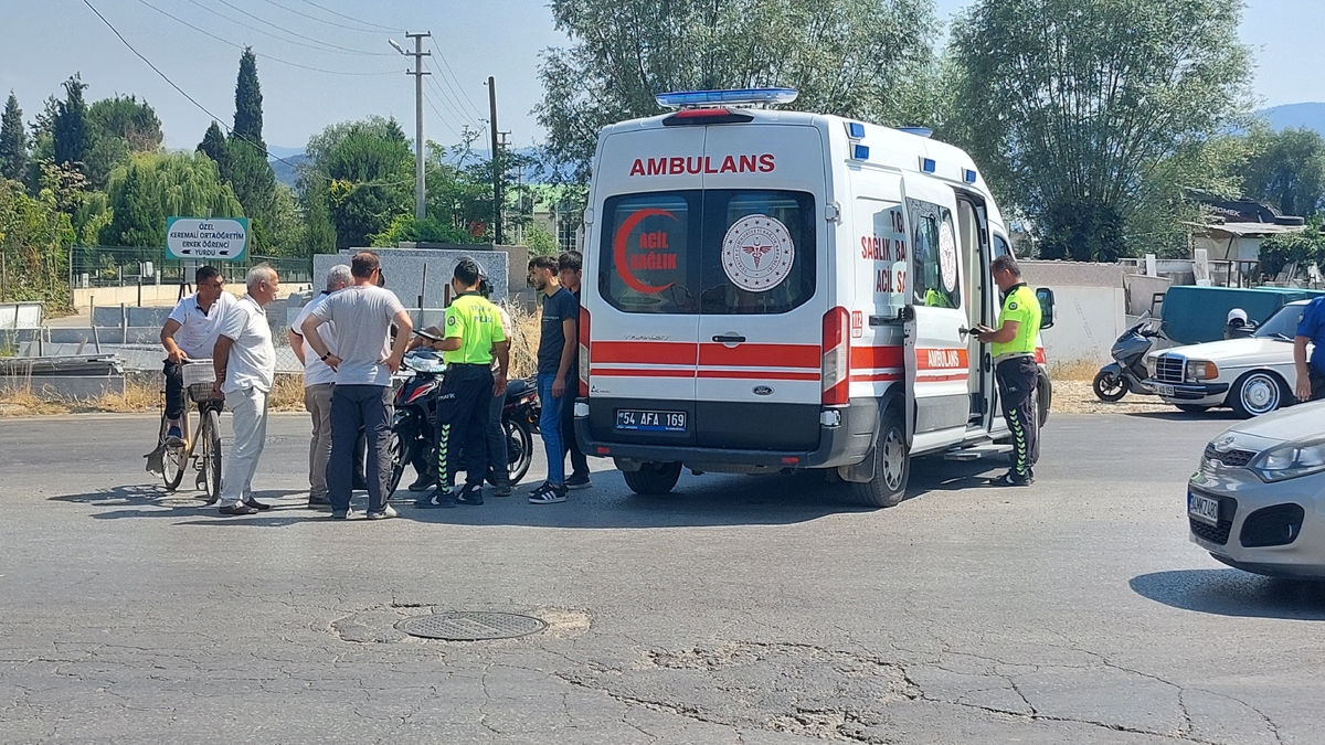 Akyazı’da motosiklet sulama tankeri ile çarpıştı