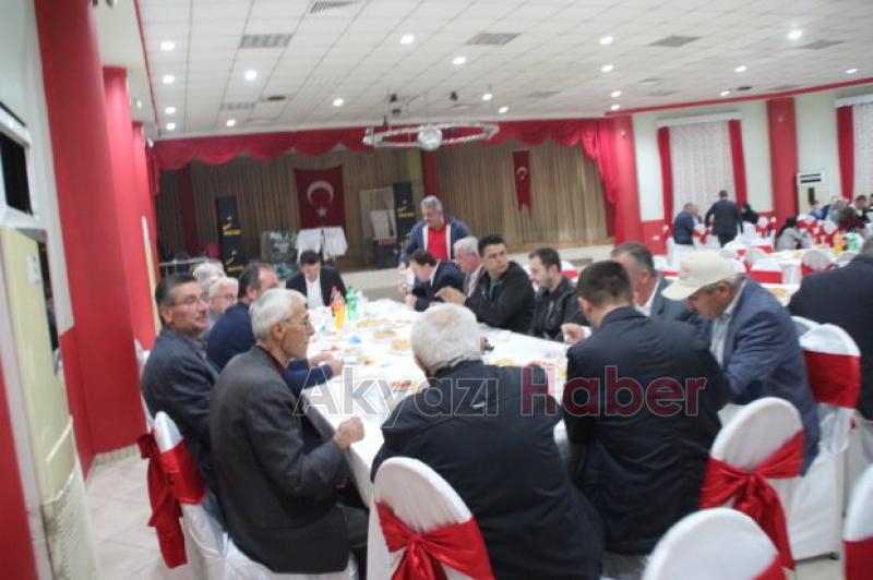 Akyazı'da Muhtarlar Yemek Etkinliğinde Buluştu