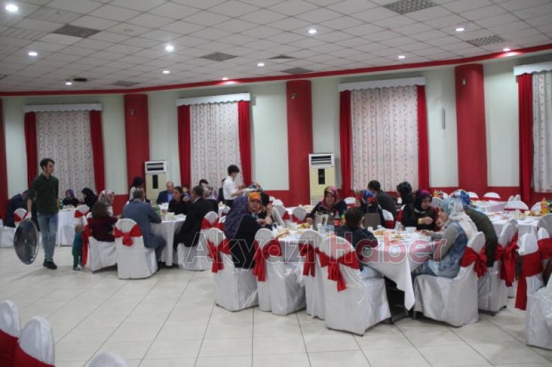 Akyazı'da Muhtarlar Yemek Etkinliğinde Buluştu