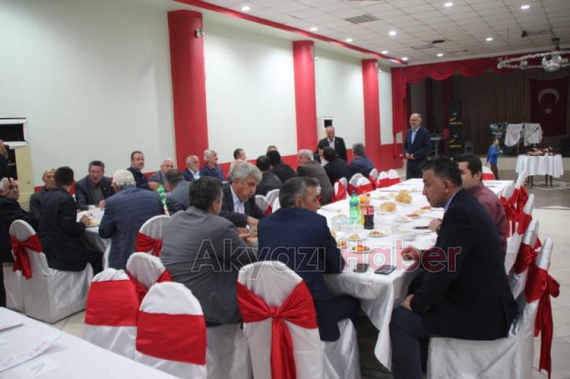 Akyazı'da Muhtarlar Yemek Etkinliğinde Buluştu