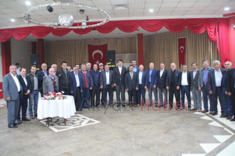 Akyazı'da Muhtarlar Yemek Etkinliğinde Buluştu
