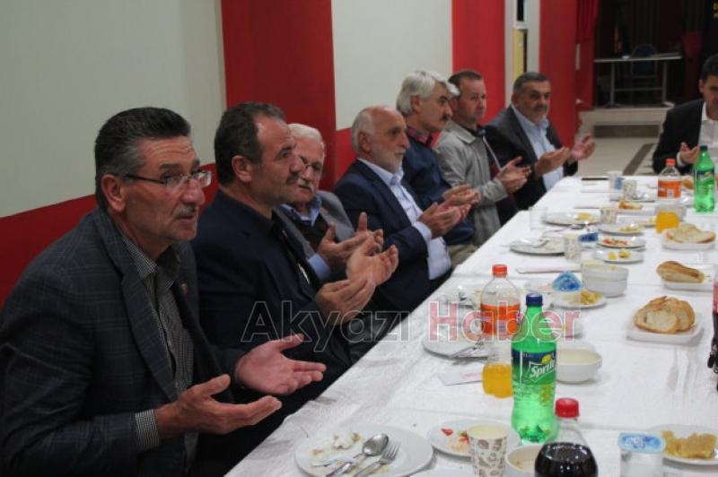 Akyazı'da Muhtarlar Yemek Etkinliğinde Buluştu