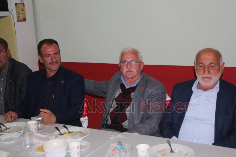 Akyazı'da Muhtarlar Yemek Etkinliğinde Buluştu