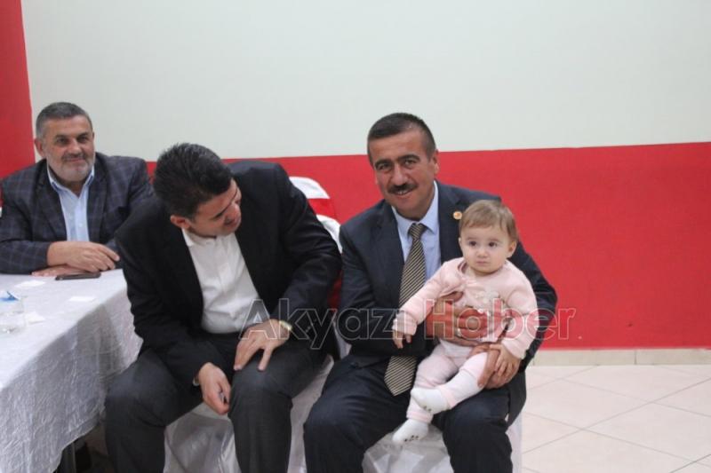 Akyazı'da Muhtarlar Yemek Etkinliğinde Buluştu