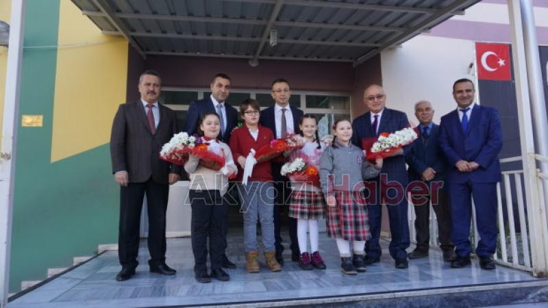 Akyazıda öğrenciler karne heyecanı yaşadı