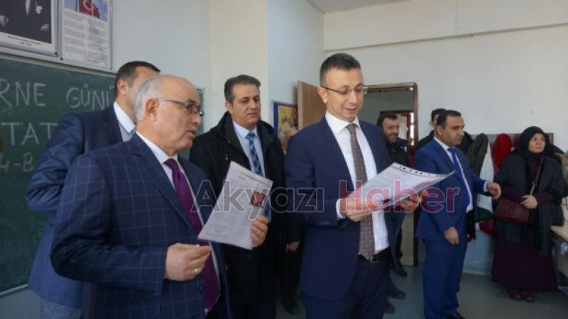 Akyazıda öğrenciler karne heyecanı yaşadı