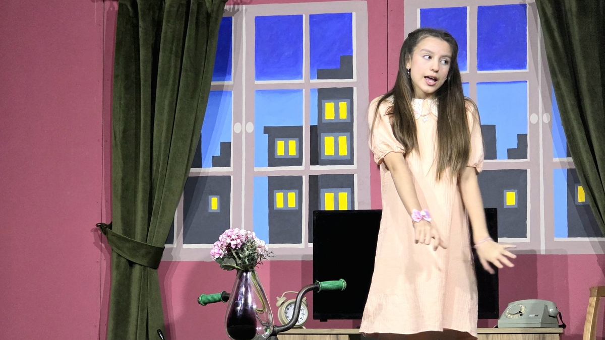 Akyazı’da öğrenciler tiyatro sahnesinde büyük beğeni topladı