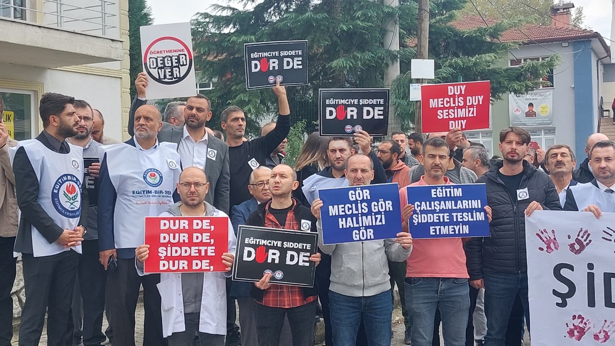 Akyazı’da Öğretmene Saldırı! Eğitim Camiası Tepkili