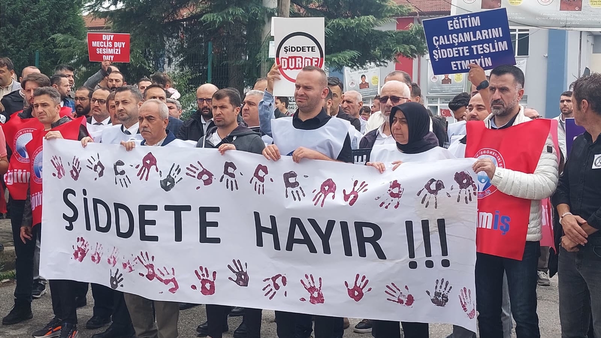 Akyazı’da Öğretmene Saldırı! Eğitim Camiası Tepkili