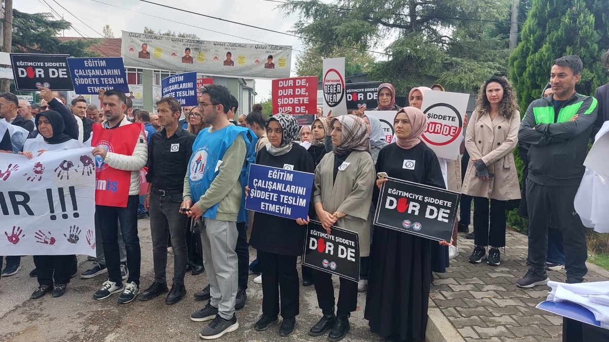 Akyazı’da Öğretmene Saldırı! Eğitim Camiası Tepkili