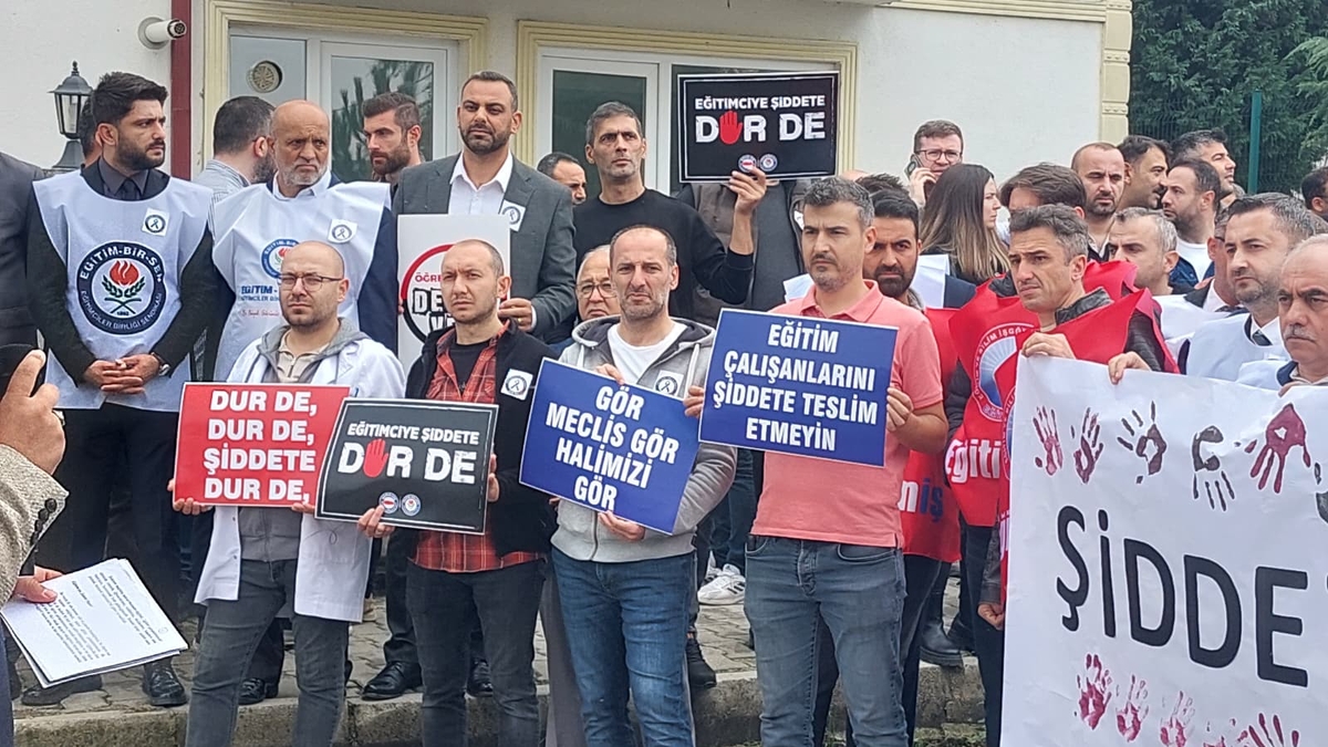 Akyazı’da Öğretmene Saldırı! Eğitim Camiası Tepkili