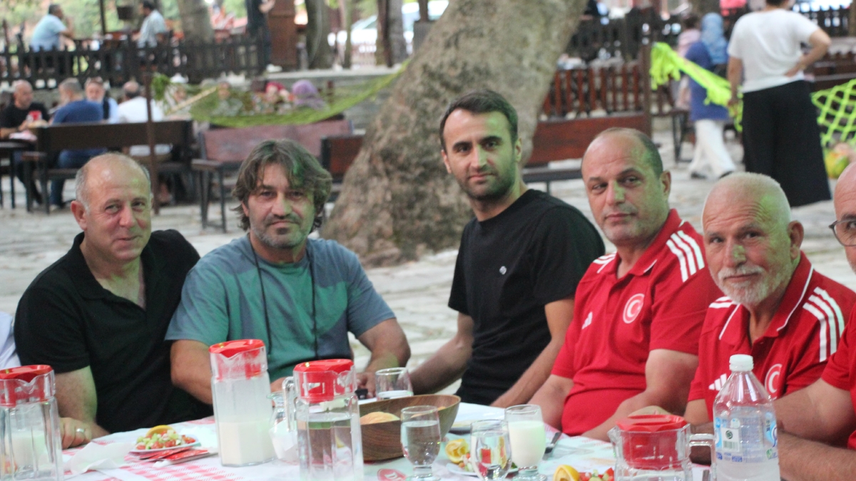 Akyazı’da Örnek Buluşma: Karaoğlan, Sporcularla Bir Arada