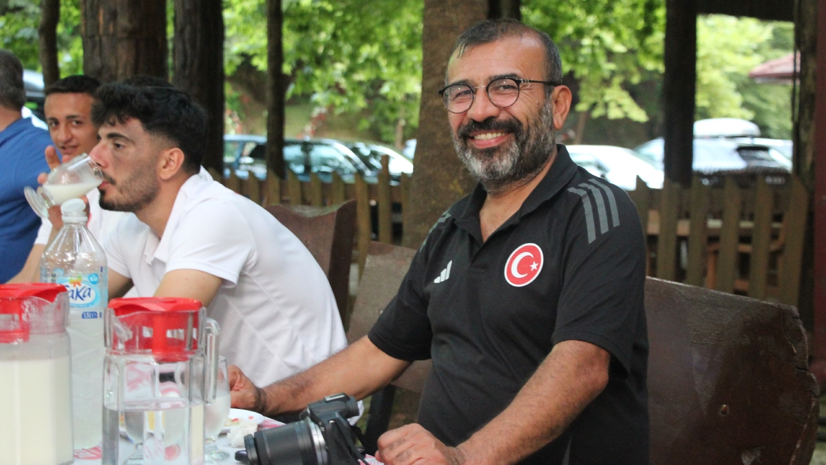 Akyazı’da Örnek Buluşma: Karaoğlan, Sporcularla Bir Arada