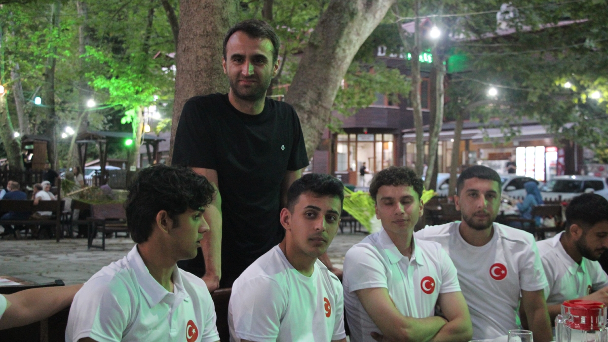Akyazı’da Örnek Buluşma: Karaoğlan, Sporcularla Bir Arada