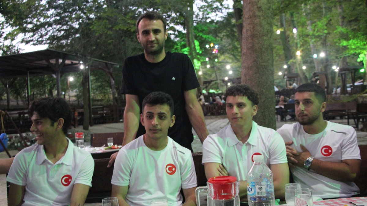 Akyazı’da Örnek Buluşma: Karaoğlan, Sporcularla Bir Arada