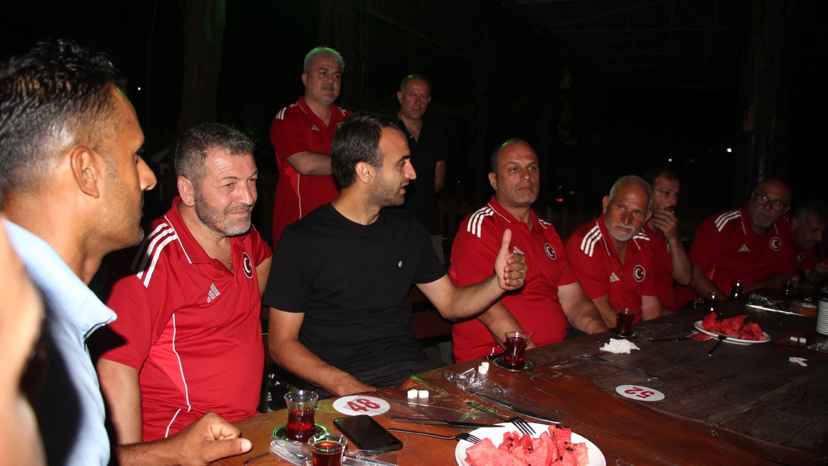 Akyazı’da Örnek Buluşma: Karaoğlan, Sporcularla Bir Arada