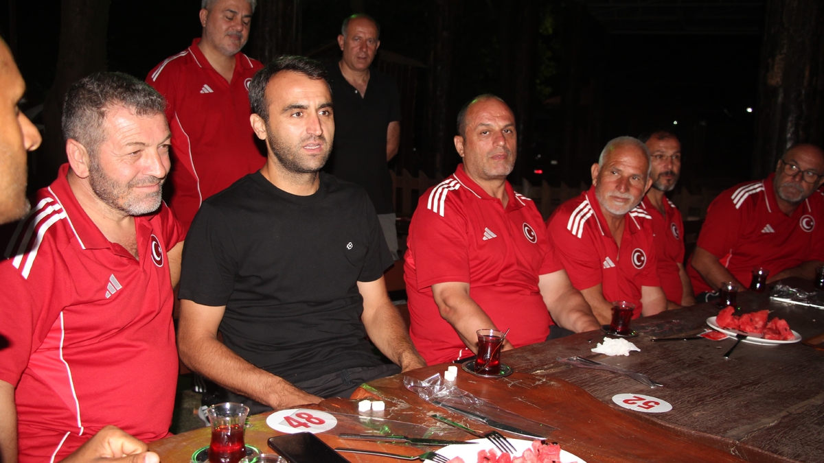 Akyazı’da Örnek Buluşma: Karaoğlan, Sporcularla Bir Arada