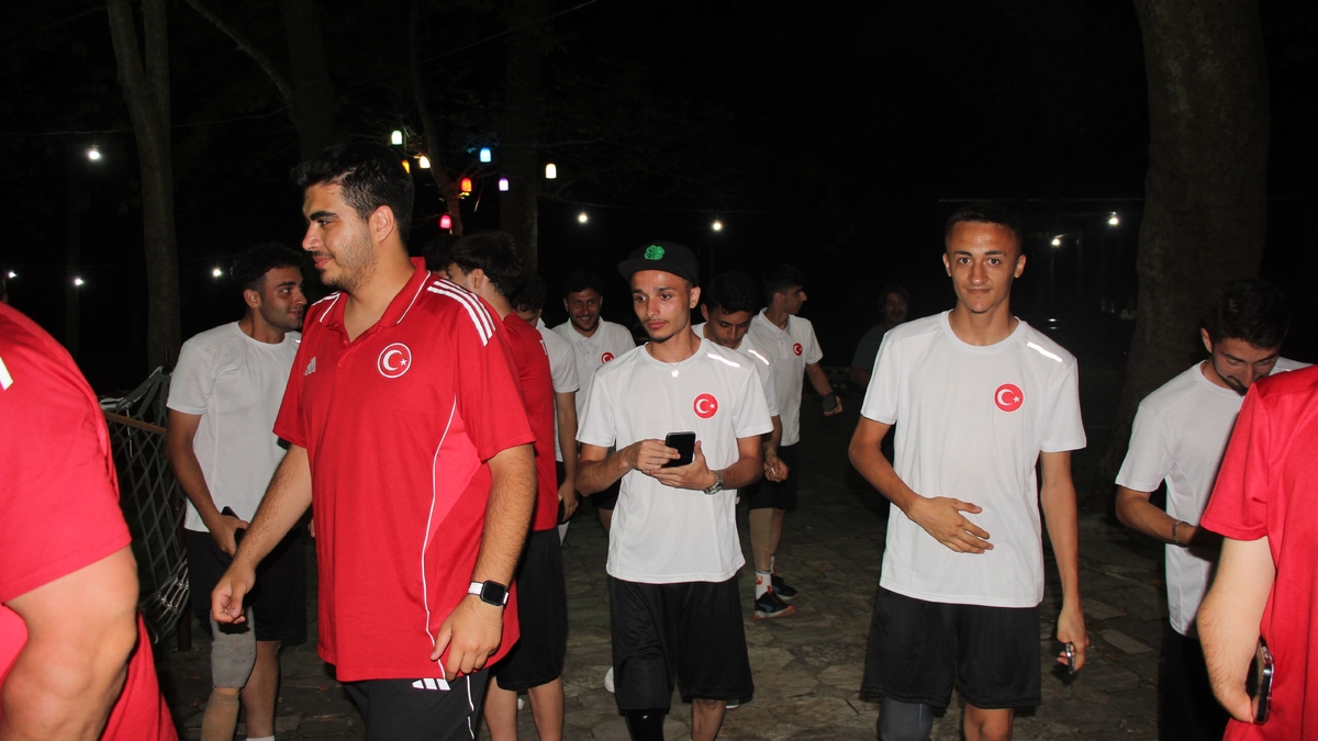 Akyazı’da Örnek Buluşma: Karaoğlan, Sporcularla Bir Arada