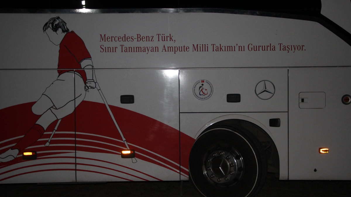 Akyazı’da Örnek Buluşma: Karaoğlan, Sporcularla Bir Arada