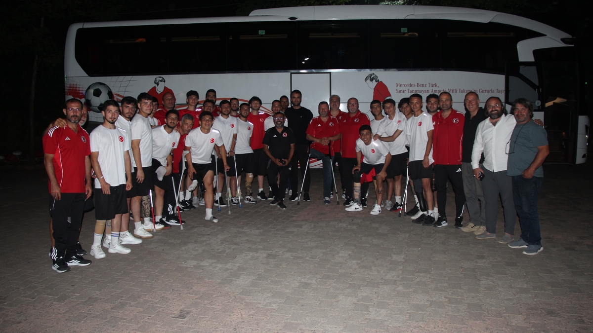 Akyazı’da Örnek Buluşma: Karaoğlan, Sporcularla Bir Arada