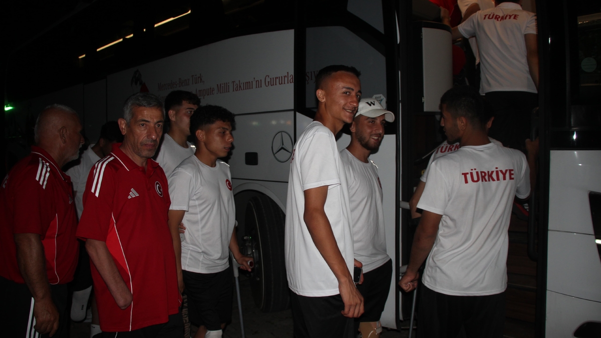 Akyazı’da Örnek Buluşma: Karaoğlan, Sporcularla Bir Arada