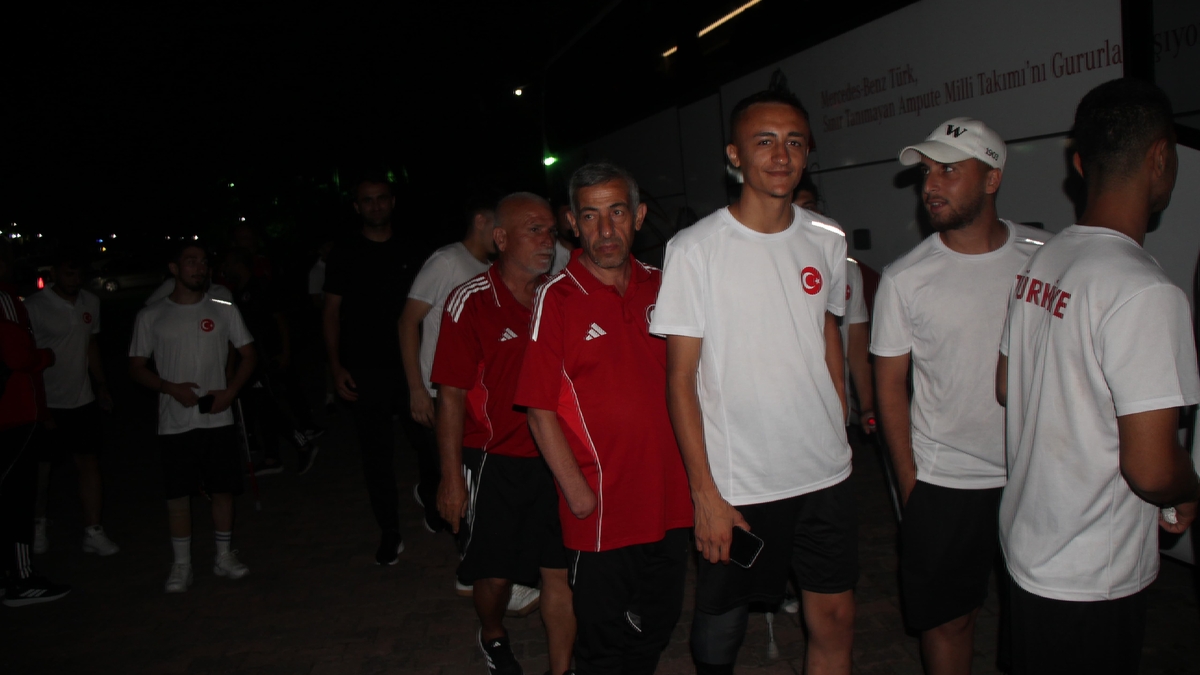 Akyazı’da Örnek Buluşma: Karaoğlan, Sporcularla Bir Arada