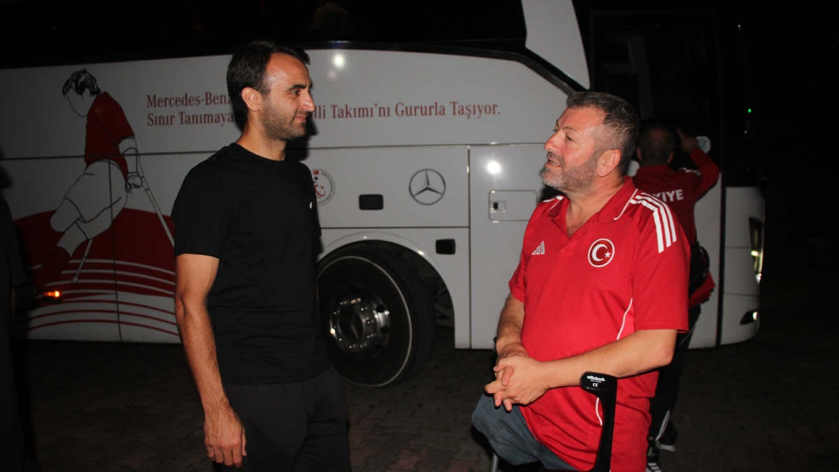Akyazı’da Örnek Buluşma: Karaoğlan, Sporcularla Bir Arada