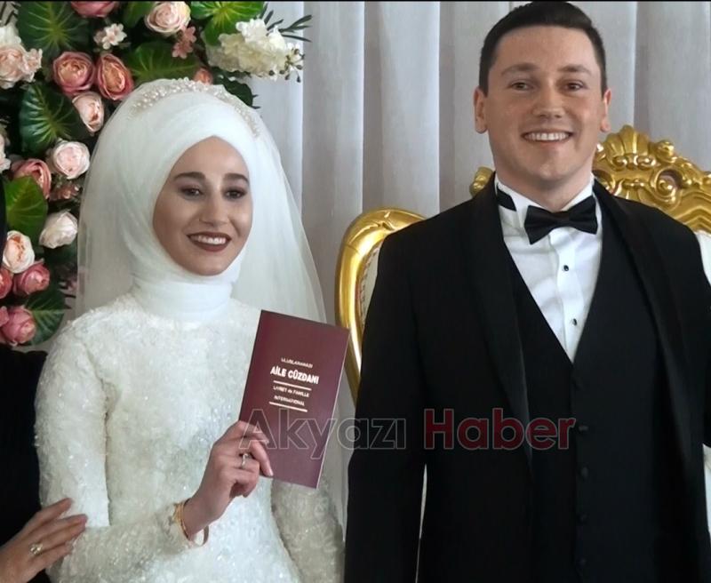 Akyazıda Özel Tarihli Gün de İki Çift Nikah Kıydı