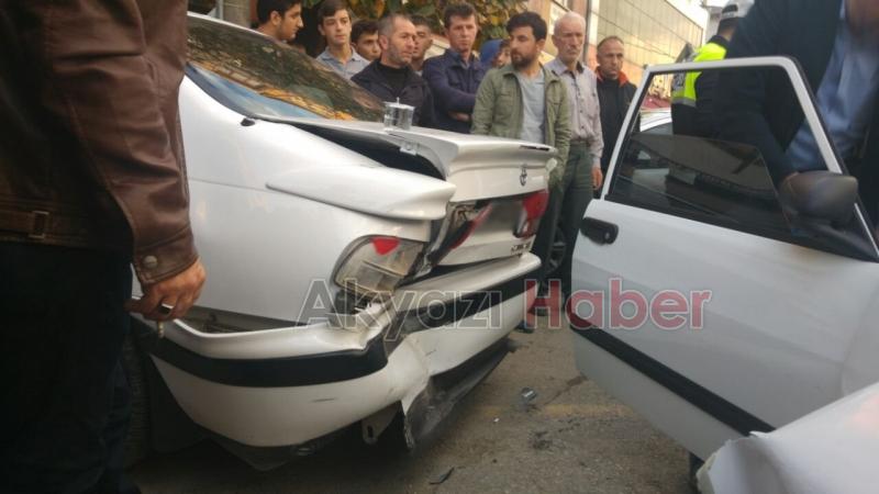 Akyazıda Polis Operasyonuyla Kıskıvrak Yakalandılar