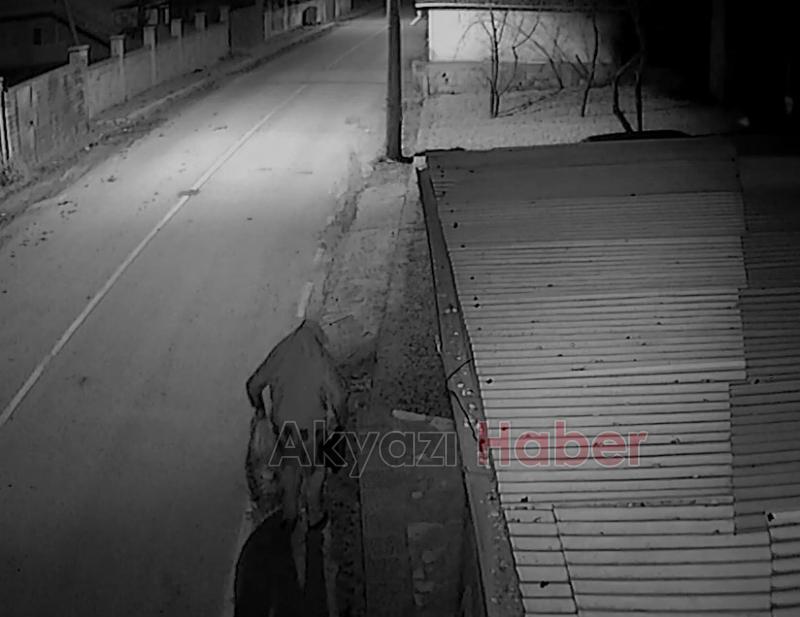 Akyazı’da Pompalı Tüfekli Hırsızlar Marketi Böyle Soydu